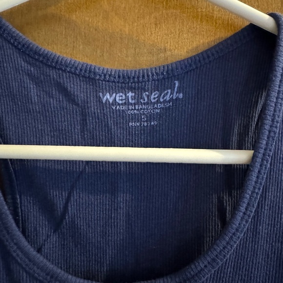 Blue wet seal tank top - Picture 2 of 2